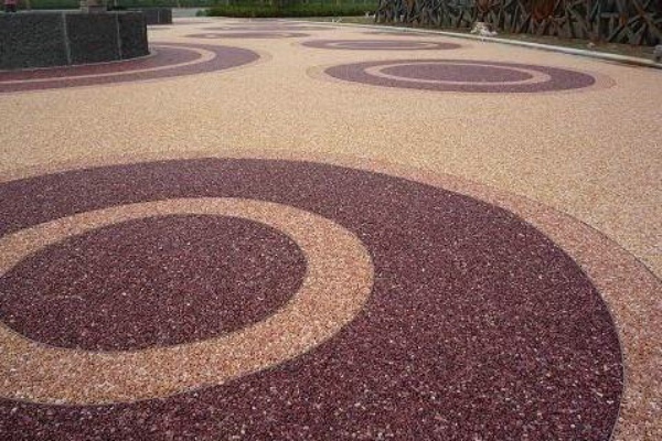 陶瓷彩砂顆粒材料做路面地坪實(shí)用嗎？