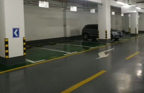 環(huán)氧地坪漆的面漆施工后會不會自然流平？